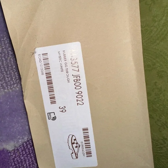 Gucci Cream Slide Sandals - Picture 6 of 7